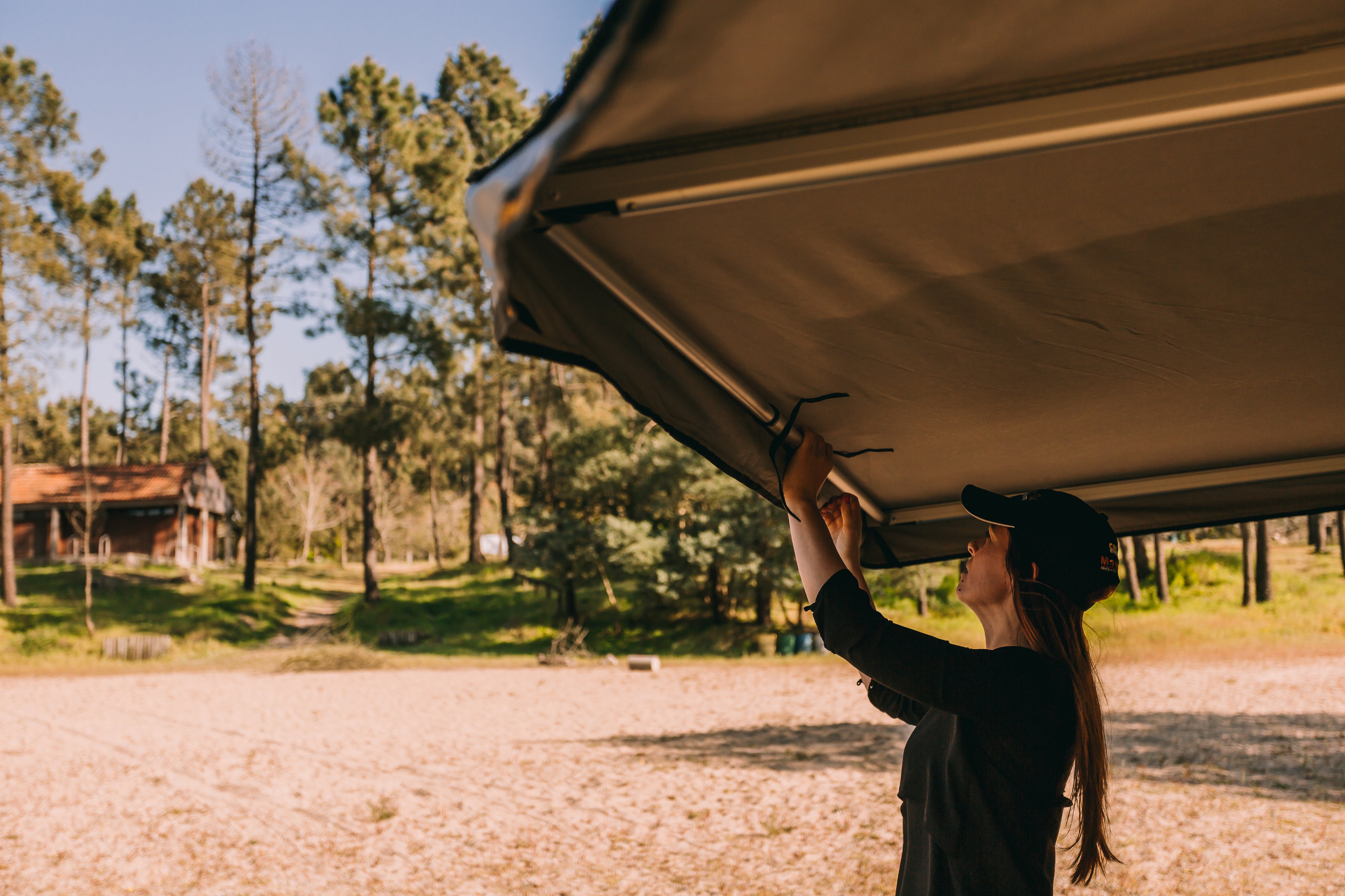 James Baroud Falcon 270° Awning
