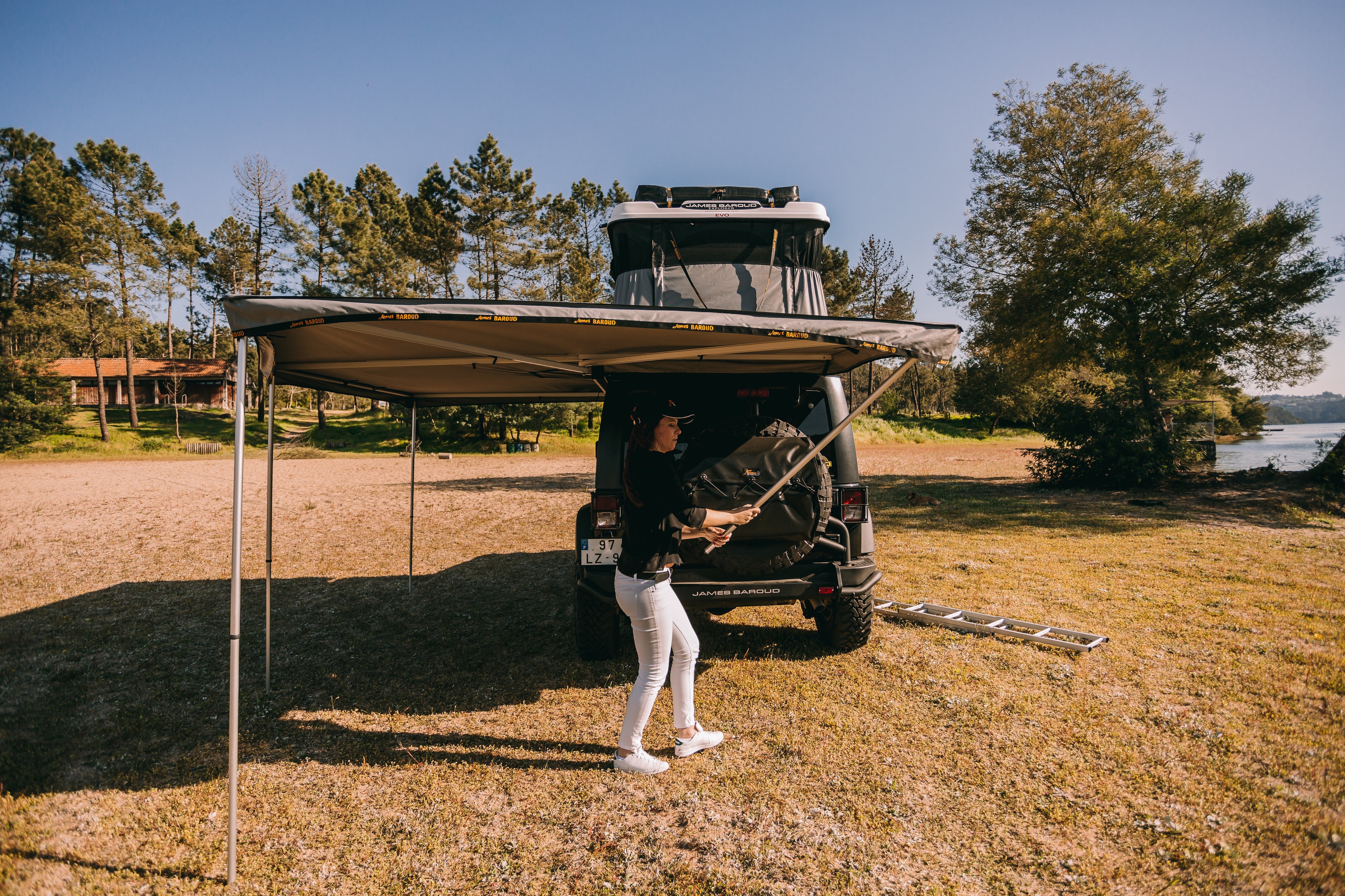 James Baroud Falcon 270° Awning